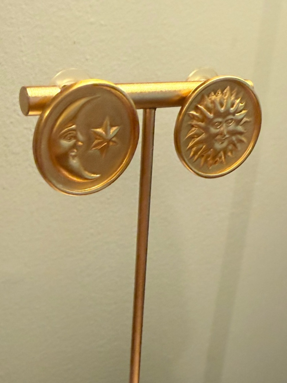 Anne Klein Vintage Gold Sun and Moon Disc Earrings Pierced Studs - Picture 4 of 8